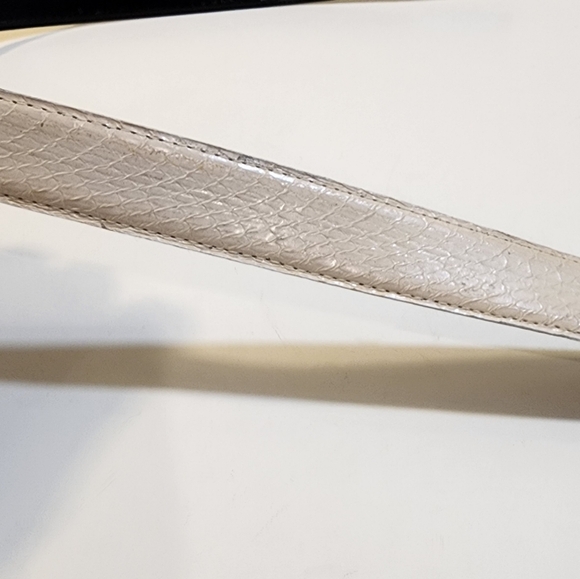 Women's Cream Genuine Sneak Leather Gold Tone Bucklet size M - Picture 2 of 11